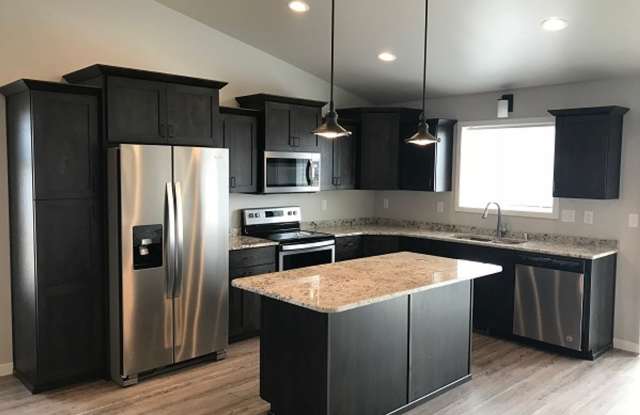 4 Bed 2 Bath Single Family Home Gallery 4