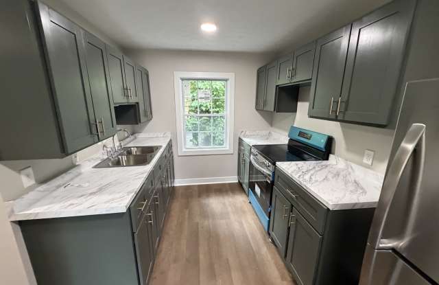 909 Blue Ridge Drive - A Gallery 4