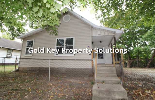 Spacious 3 BR 1 BA House with Central Air (NO SECTION 8) Gallery 3