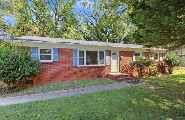 4 Bedroom Brick Ranch in Prime Location! Gallery 1