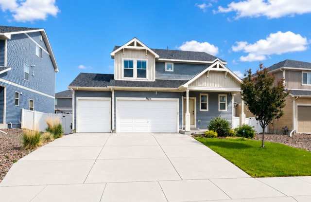 Great 2-story with a 3-car garage Available NOW! photos photos