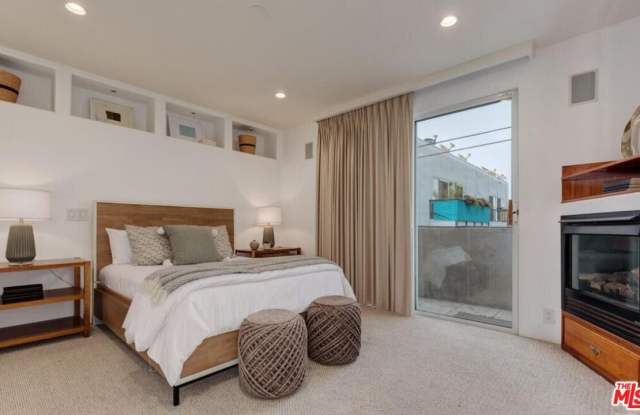 3711 Ocean Front Walk Gallery 4