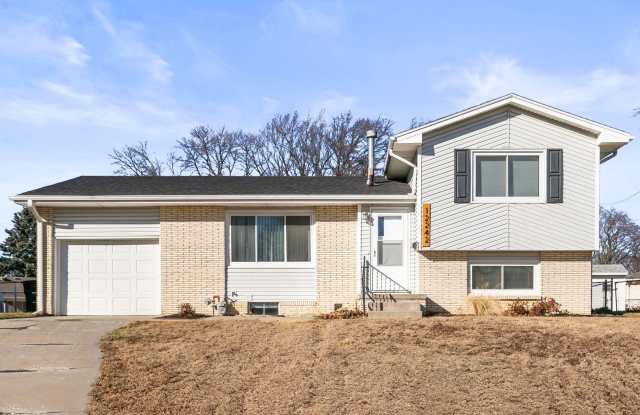 Beautifully Renovated 4-Bedroom Home photos photos
