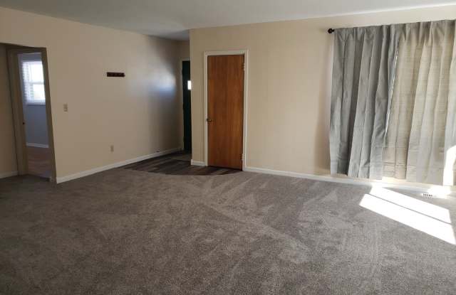 HUGE 3,676 Square Foot 5 Bedroom Home! photos photos