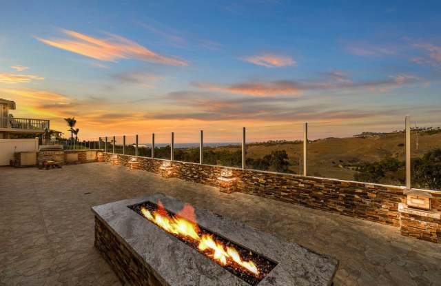 Stunning 4-Bedroom Home with Ocean and Catalina Island Views photos photos