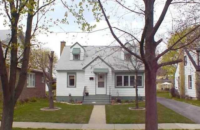 Freshly painted 4 bedroom/2 bathroom home photos photos