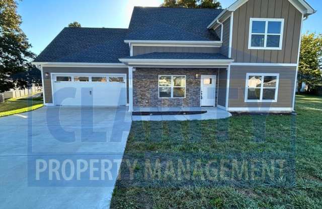 Spacious 4-bedroom home in prime Cleveland location! Gallery 1