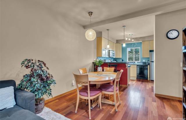 2-Bedroom Townhome with Attached Garage Gallery 4