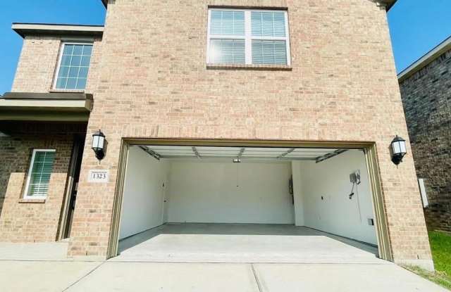 1323 windermere Way Gallery 2