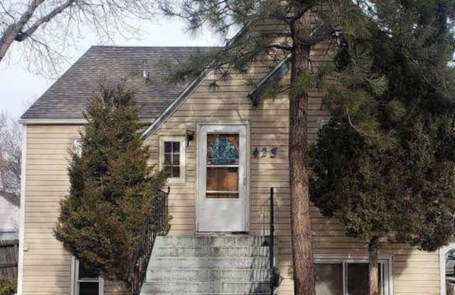 423 1/2 Alderson Ave photos photos