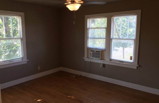 Half Off the First Month’s Rent———-1 bed 1 bath - Near Plaza District! Gallery 3
