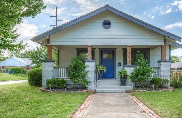 Midtown 2-bed, 2-bath Available Mid August! photos photos