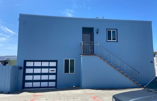 Spacious Corner Home in a Sunny Neighborhood (bayview) Gallery 3