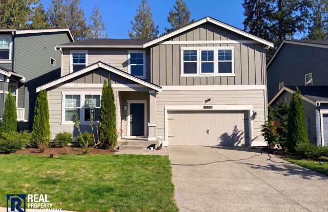 Spacious 6-Bedroom Bonney Lake Home with A/C, Private Deck & 2-Car Garage Gallery 1