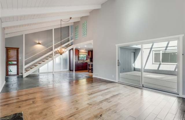 325 Knob Hill Avenue Gallery 2