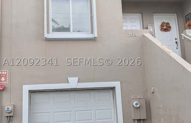 208 Riviera Cir Gallery 1