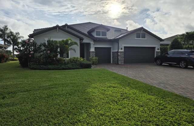 527 SE Vallarta Drive Gallery 2