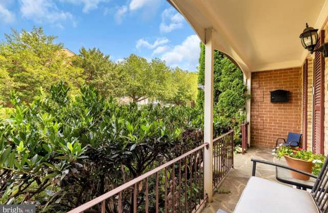 2040 HOPEWOOD Drive Gallery 3