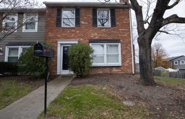 Beautiful 3-Bedroom Townhome with Private Backyard in Henrico - 9324 Gildenfield Court, Henrico, VA 23294