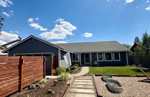 Serene Remodeled 4 Bedroom on Large Lot w/RV parking! photos photos
