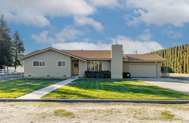 Country Living - Spacious 3 bedroom 2 bath with Open Floorplan photos photos