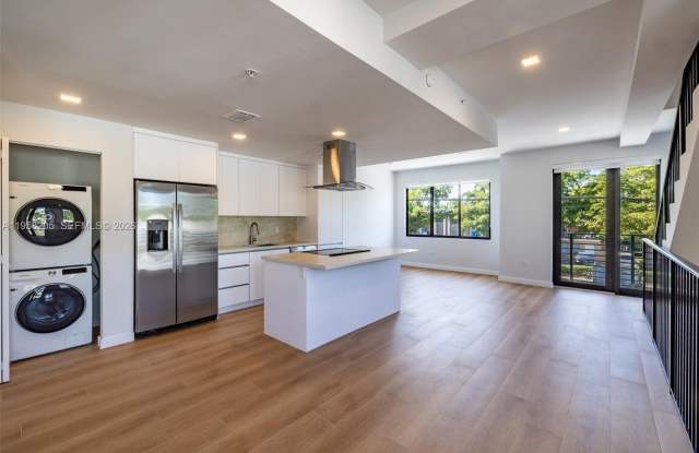 1376 SW 4th St photos photos