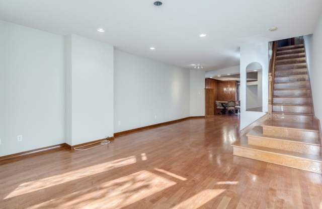 Spacious Three Bedroom Graduate Hospital Home w/ Roof Deck! photos photos