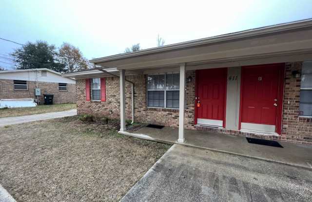 Pensacola - 2 Bedroom, 1 Bathroom - lawn care included photos photos