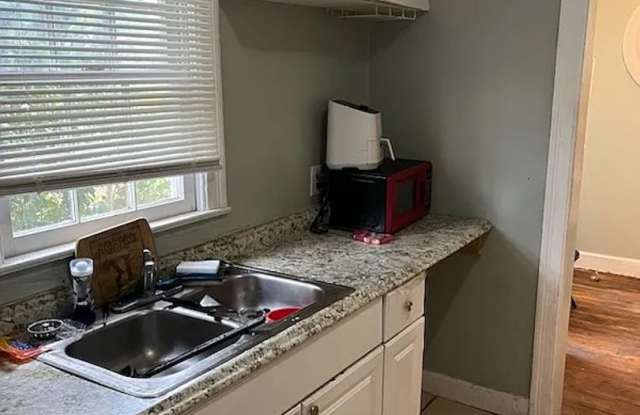 Room in 3 Bedroom Home at Bethel Rd photos photos