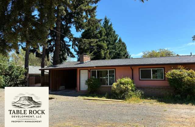Remodeled 2 Bed / 1 Bath Duplex in South Medford – Pet Friendly! photos photos