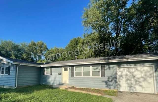 Southeast Springfield - Near Mercy! - 2219 South Kickapoo Avenue, Springfield, MO 65804