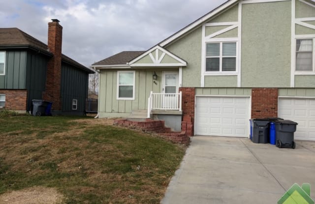 841 S Lindenwood Drive - 841 South Lindenwood Drive, Olathe, KS 66062