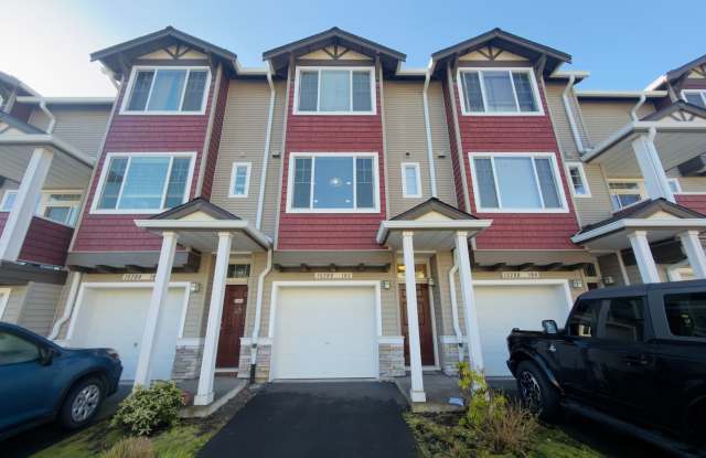 Gorgeous Tri-Level Condo at Progress Ridge With Views of Lake ~ Must See! photos photos