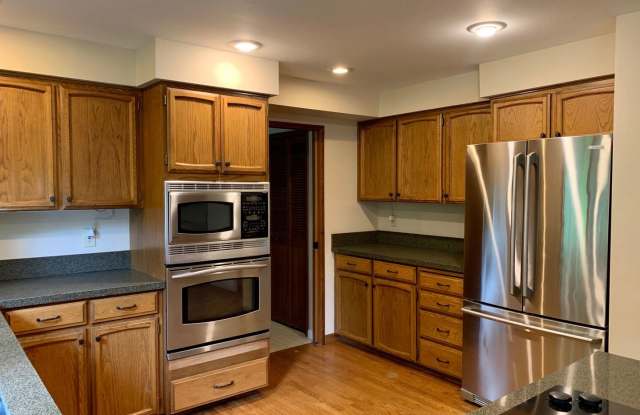 3813 W Lake Sammamish Pkwy NE Gallery 4