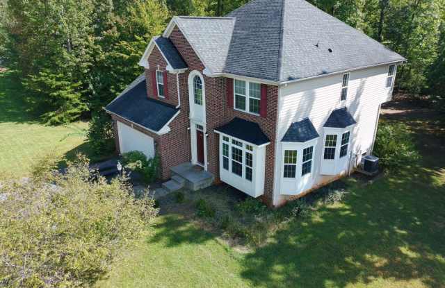 Gorgeous Fluvanna Home located in Sycamore Square, just outside the Gate near Lake Monticello with new paint & Laminate floors! Garage, Basement & half acre lot! Gallery 1