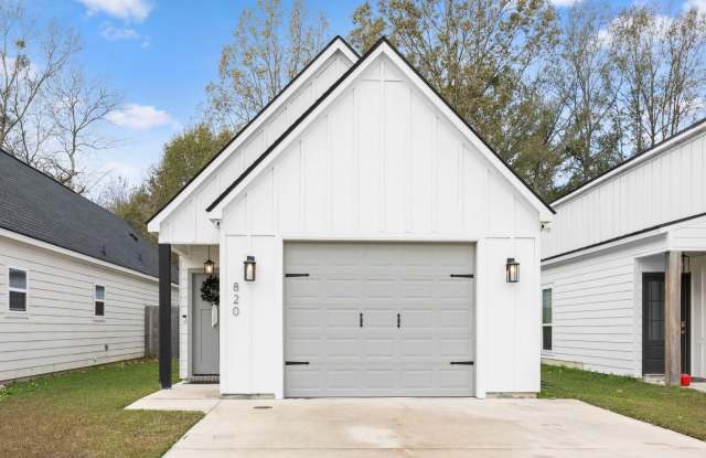 820 S Audubon Place Ave - 820 South Audubon Place Avenue, Gonzales, LA 70737