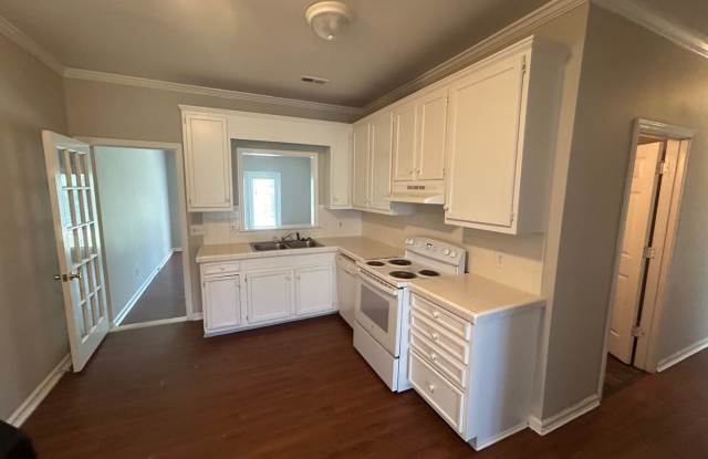 AVAILABLE NOW – 3 Bedroom / 2 Bathroom Duplex in Elgin! Gallery 3
