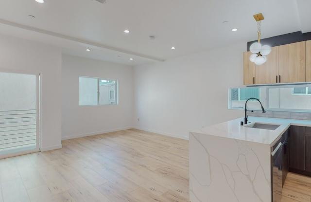 16012 Cantlay St Gallery 3