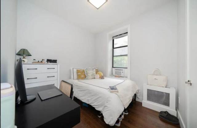798 Ninth Avenue Gallery 3