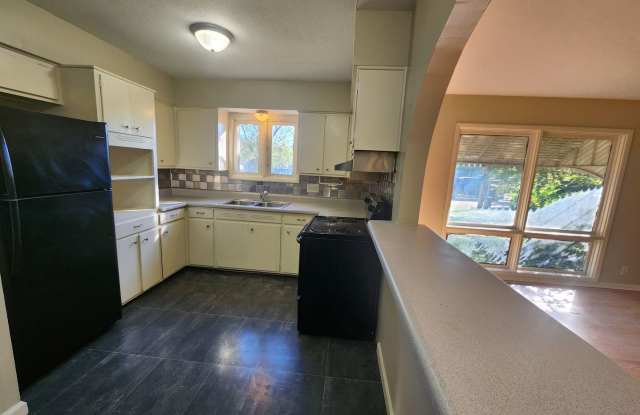 2635 S Minnesota - 3 Bedroom, 1 Bathroom Home with Carport - $995 Gallery 3