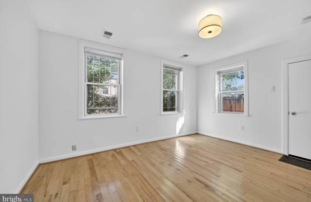 511 P Street NW unit: 2 photos photos