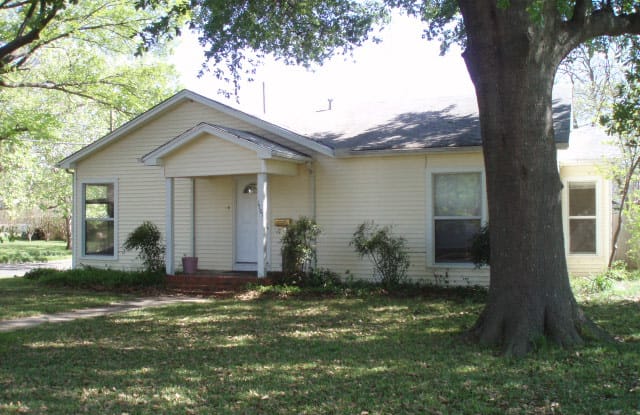 1701 Bonham - 1701 Bonham Street, Commerce, TX 75428