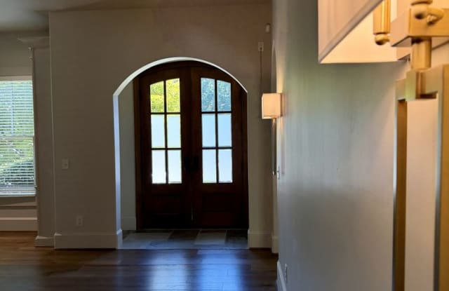 3 BED / 3 BATH BEAUTIFUL HOME IN LONGSTREET HILLS! Gallery 4