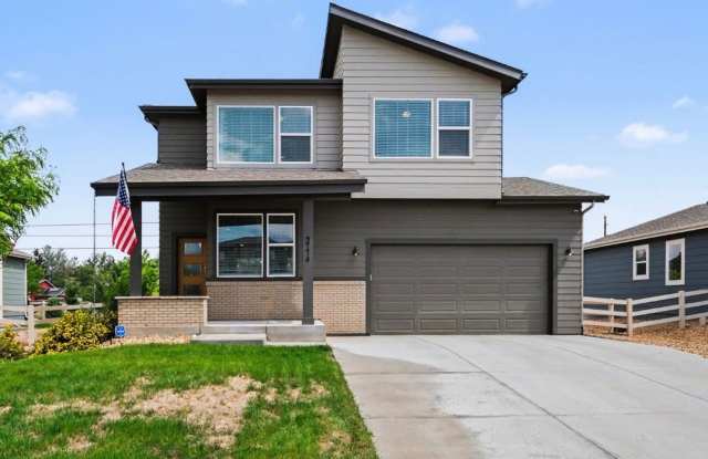 Modern 2022 Home in Harvest Village – 10 Mins to Fort Collins with Huge Yard & Playground! photos photos