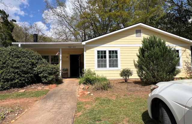 2 Bedroom Duplex in Boulevard! Gallery 1