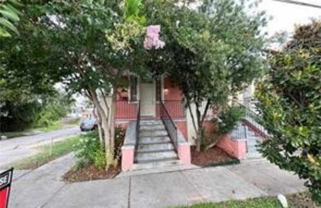 8639 S CLAIBORNE Avenue - 8639 South Claiborne Avenue, New Orleans, LA 70118