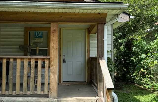 Cute & Updated 1 Bedroom Duplex Gallery 3