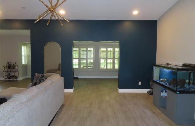 28524 TWINBROOK Lane Gallery 3