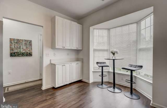1102 CRANSTON COURT Gallery 4