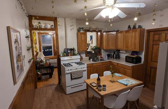 HALF FEE ONLY! GRAD-Student Friendly Apt In Prime Location Near T photos photos